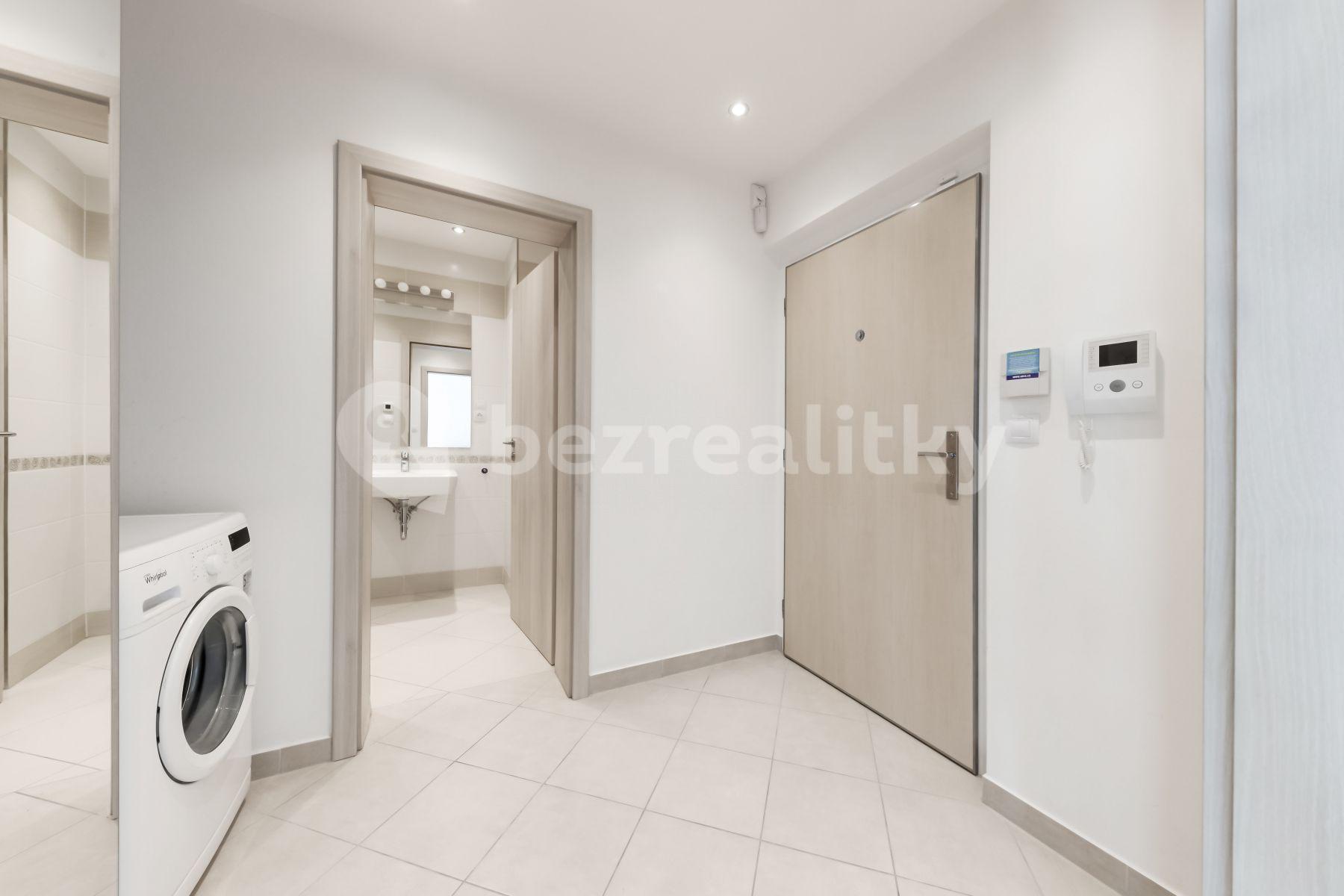 Studio flat to rent, 37 m², Olšanská, Prague, Prague