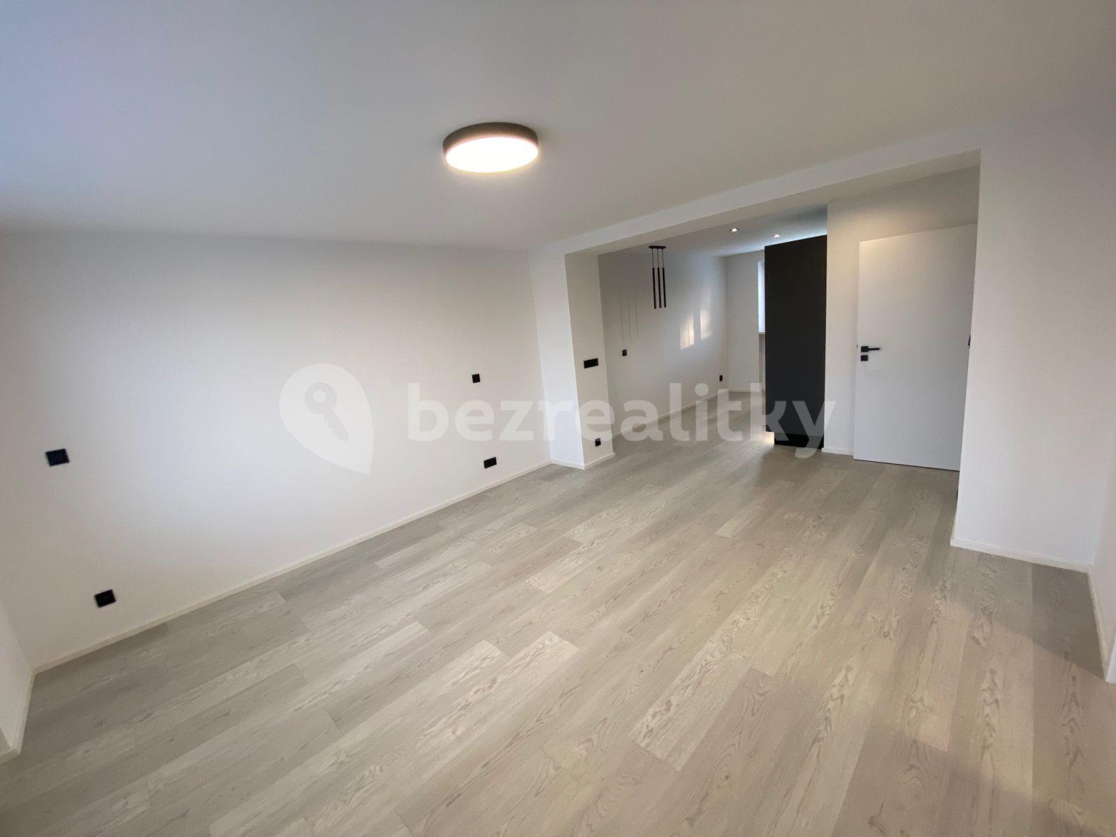 1 bedroom with open-plan kitchen flat to rent, 58 m², Horova, Hradec Králové, Královéhradecký Region