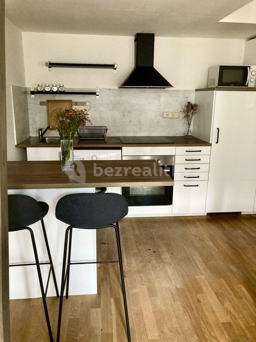 Studio flat to rent, 30 m², V Šáreckém údolí, Prague, Prague