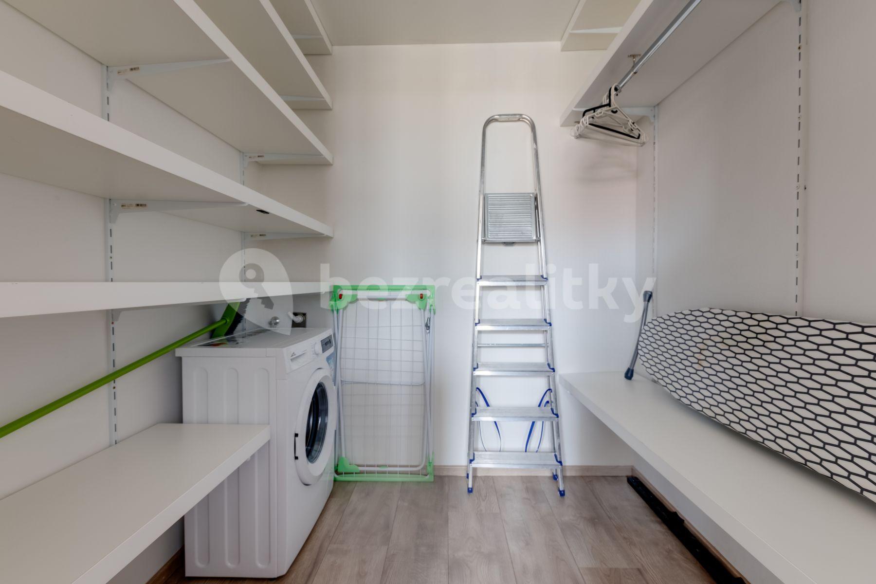 1 bedroom with open-plan kitchen flat to rent, 55 m², Nezamyslova, Prague, Prague