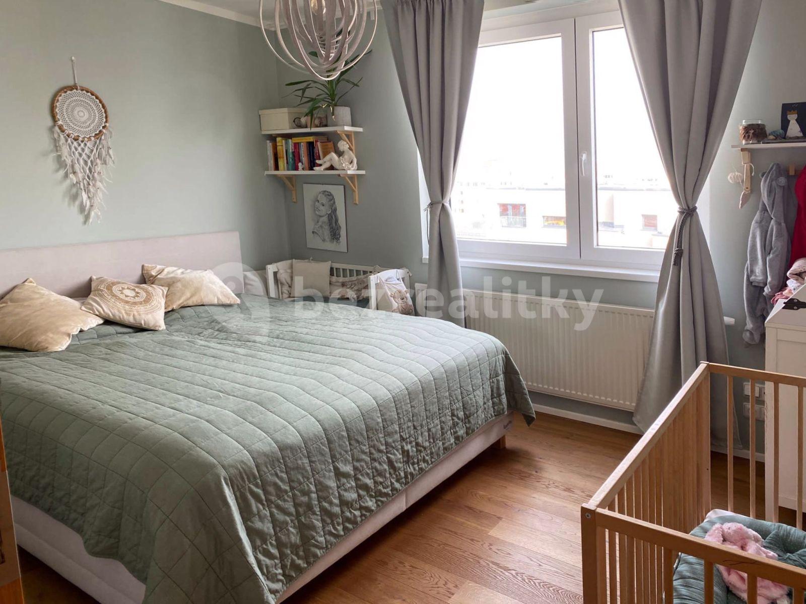 3 bedroom with open-plan kitchen flat to rent, 139 m², Padovská, Prague, Prague