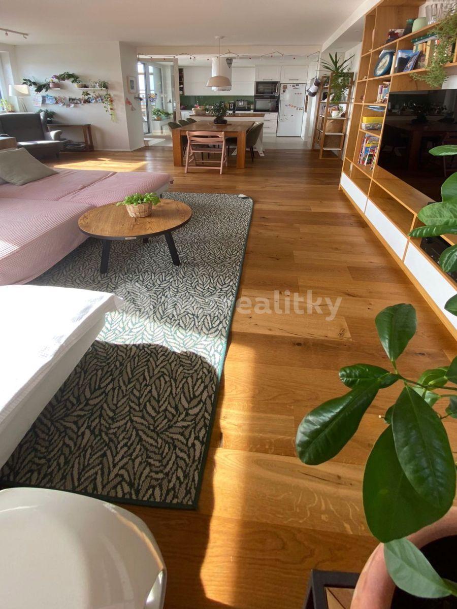 3 bedroom with open-plan kitchen flat to rent, 139 m², Padovská, Prague, Prague