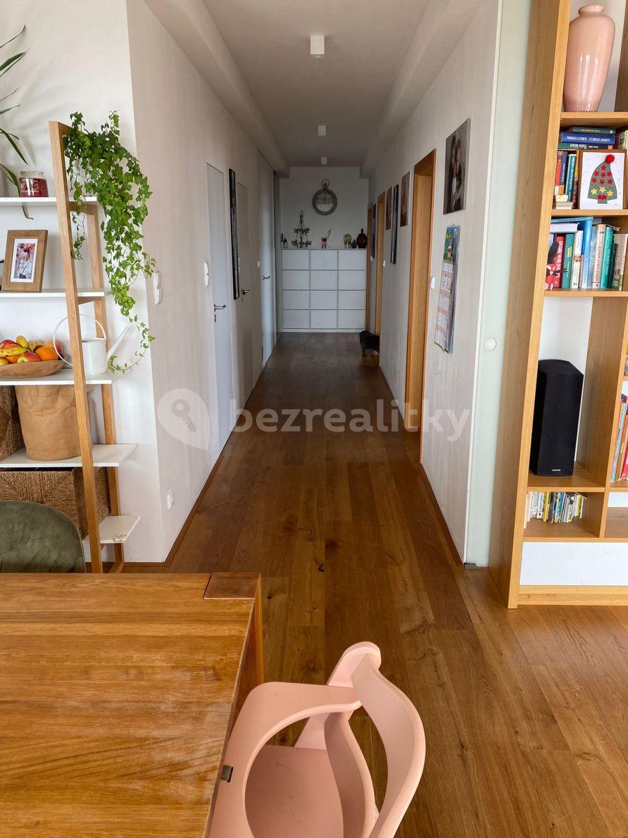 3 bedroom with open-plan kitchen flat to rent, 139 m², Padovská, Prague, Prague