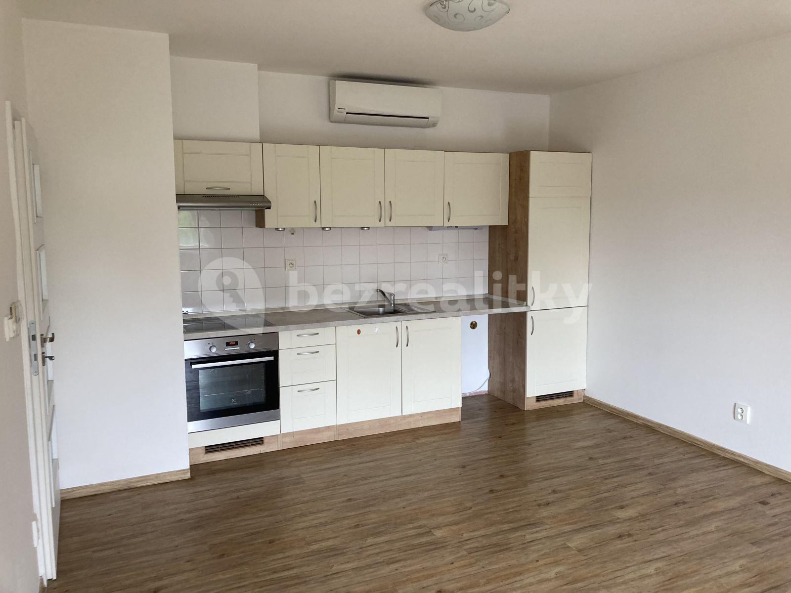 Studio flat to rent, 42 m², U Pivovaru, Dobříš, Středočeský Region