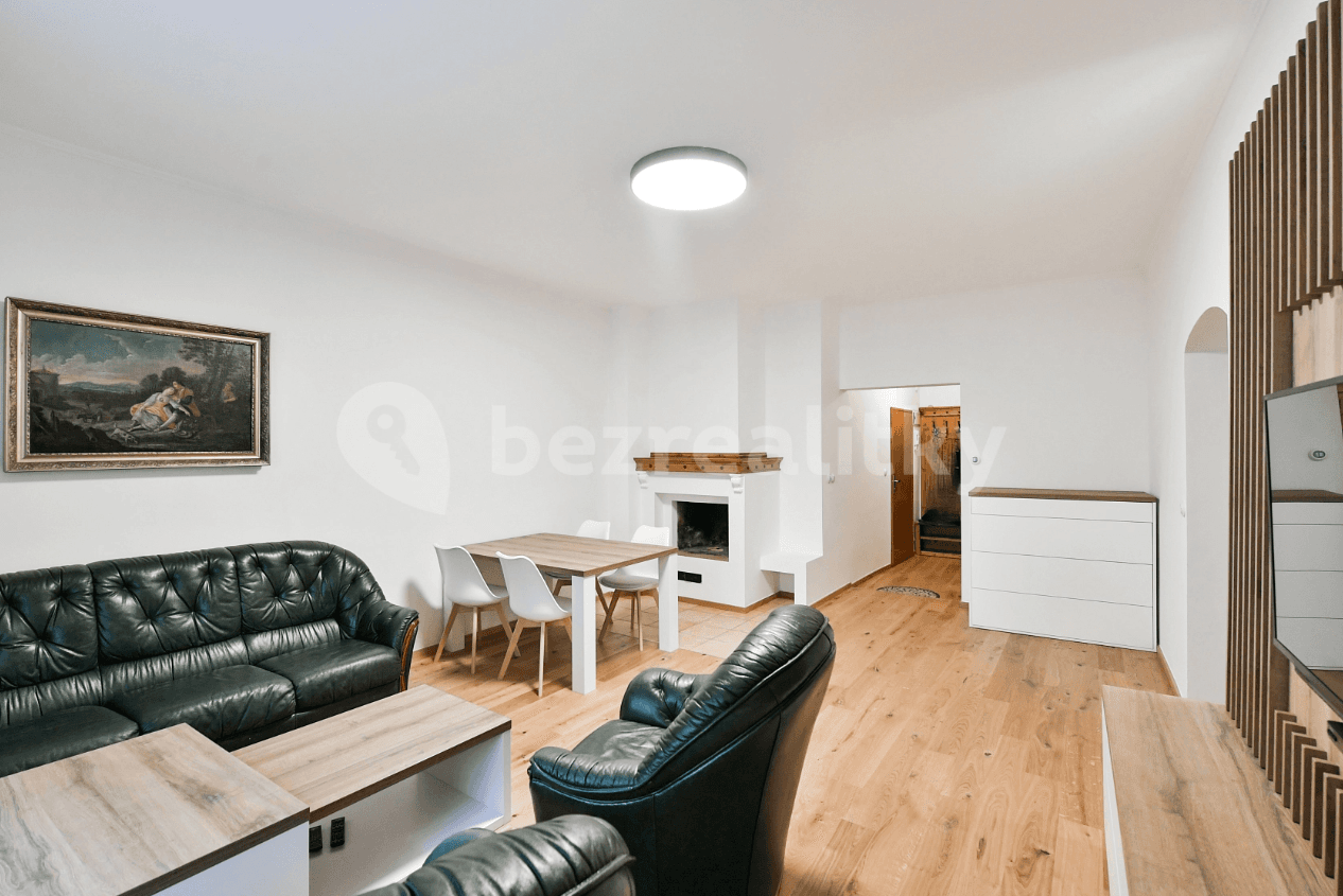 4 bedroom flat to rent, 196 m², Anenská, Prague, Prague