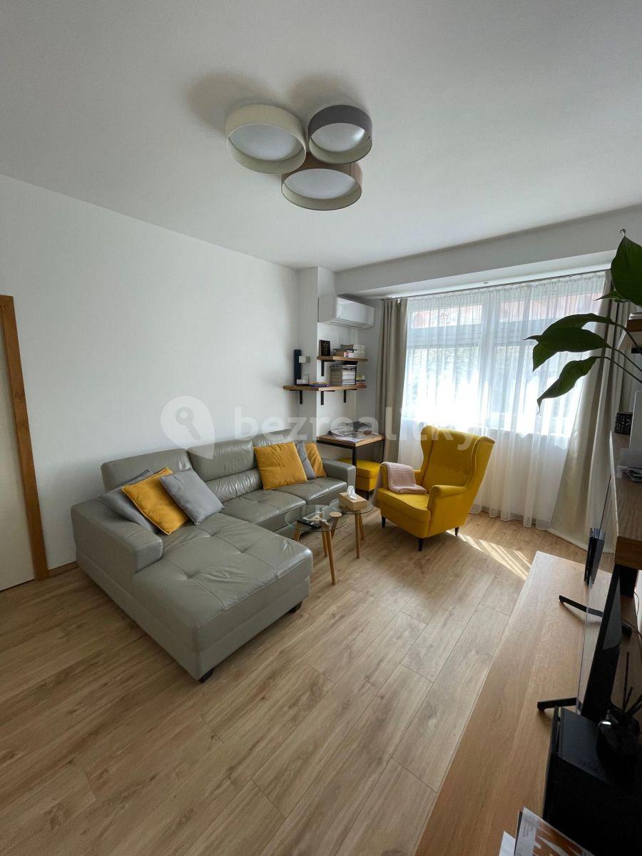 1 bedroom with open-plan kitchen flat to rent, 49 m², Kišiněvská, Prague, Prague