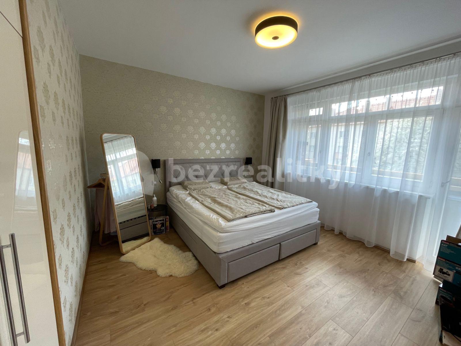 1 bedroom with open-plan kitchen flat to rent, 49 m², Kišiněvská, Prague, Prague