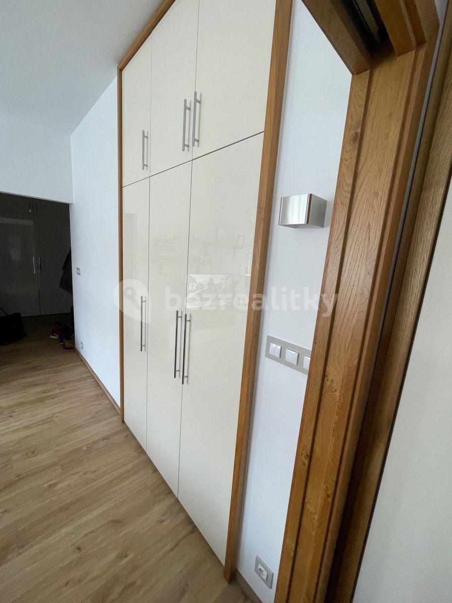 1 bedroom with open-plan kitchen flat to rent, 49 m², Kišiněvská, Prague, Prague