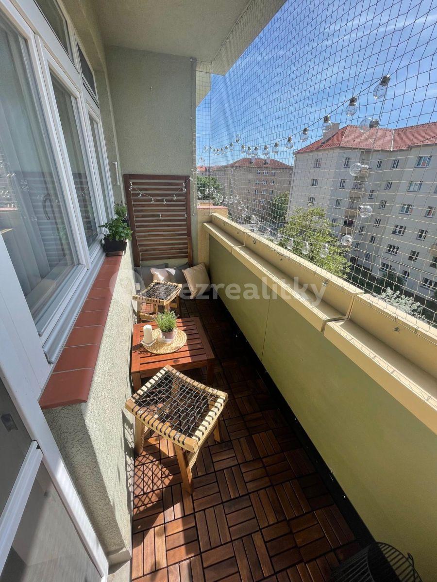 1 bedroom with open-plan kitchen flat to rent, 49 m², Kišiněvská, Prague, Prague