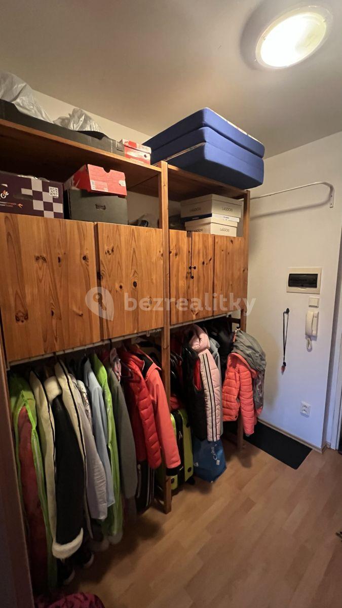 Studio flat to rent, 35 m², Pod Hloubětínskou zastávkou, Prague, Prague