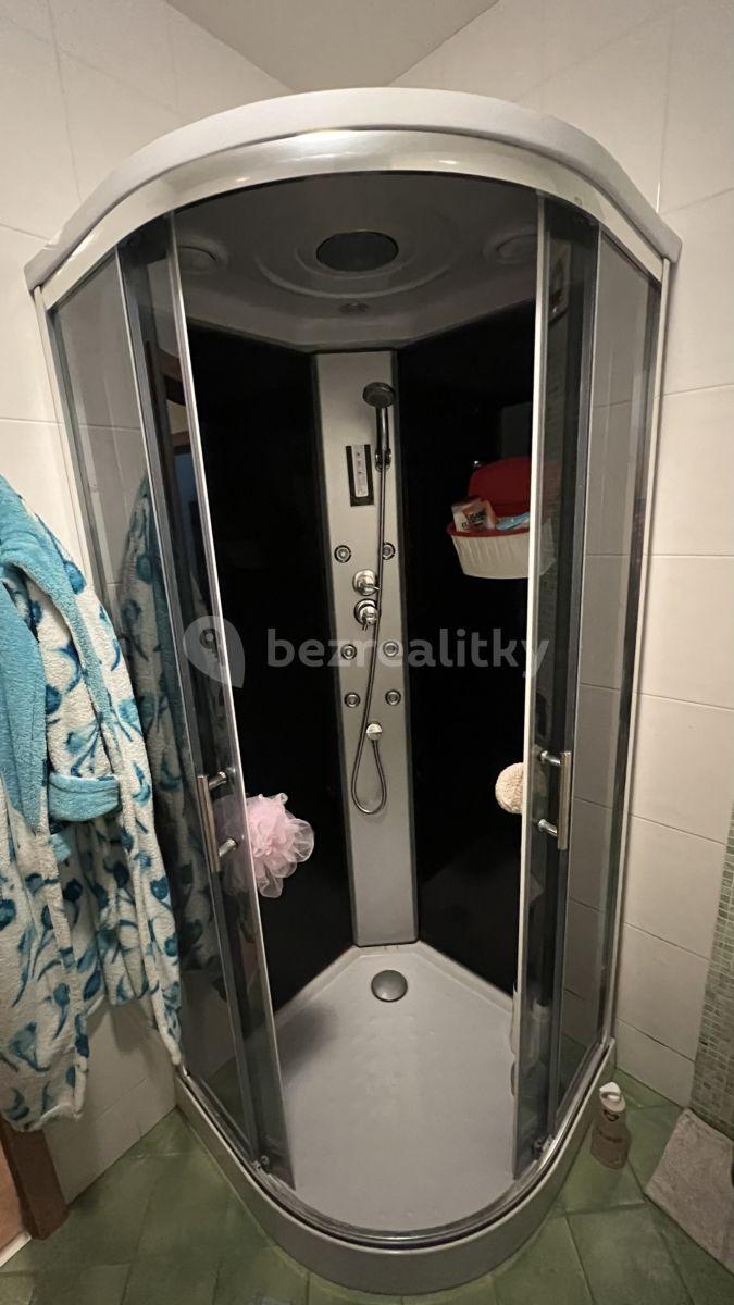 Studio flat to rent, 35 m², Pod Hloubětínskou zastávkou, Prague, Prague