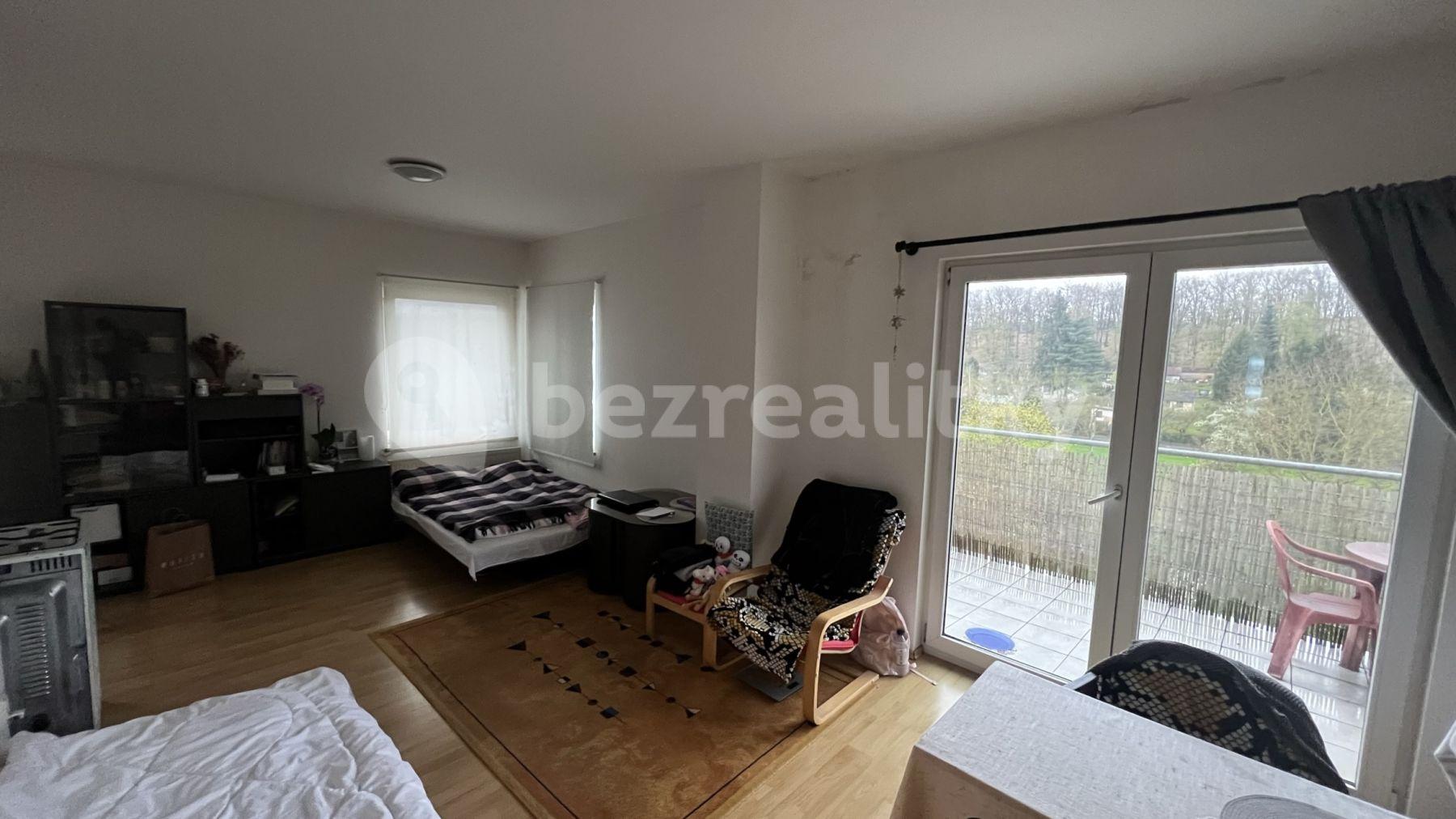 Studio flat to rent, 35 m², Pod Hloubětínskou zastávkou, Prague, Prague