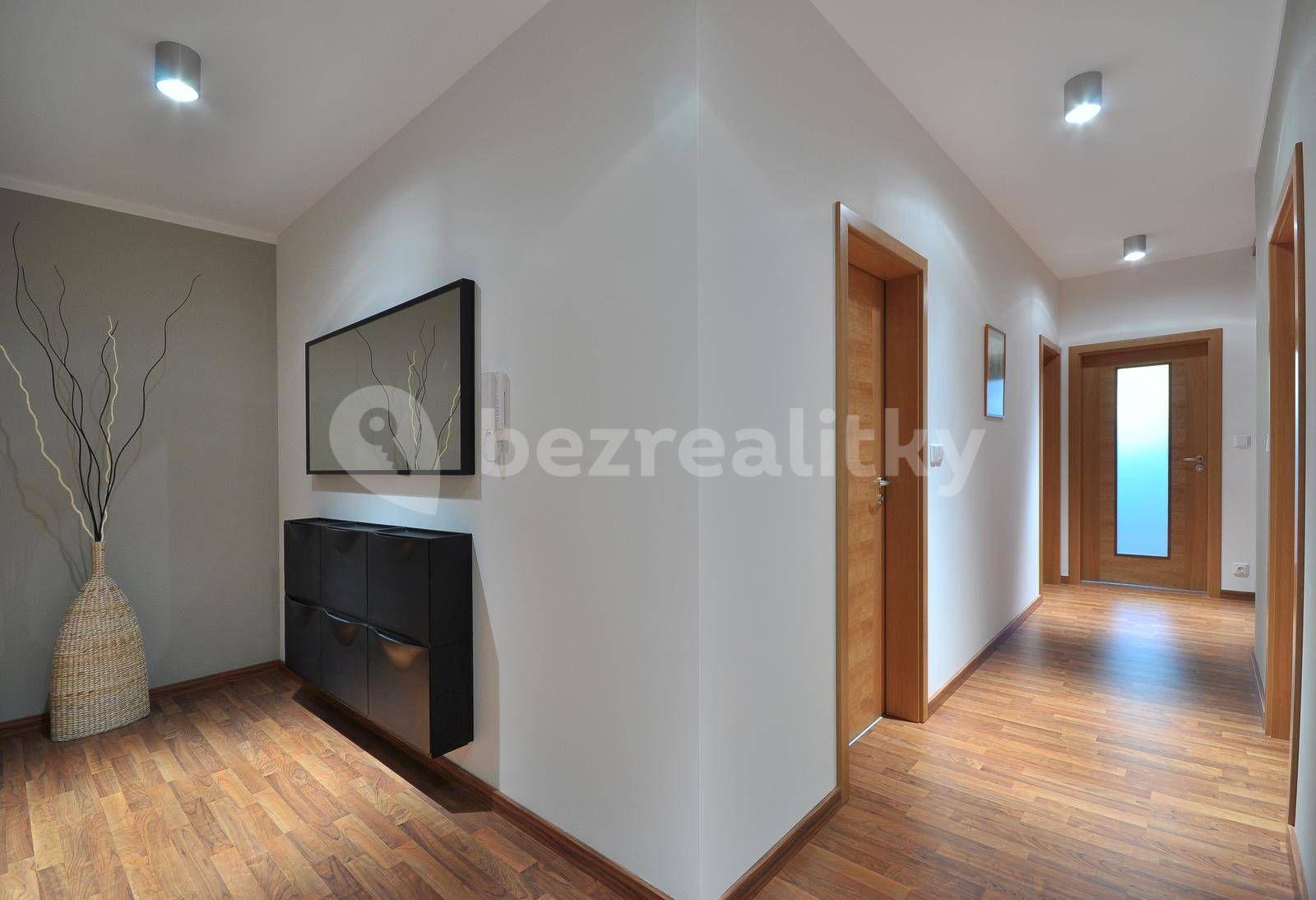 2 bedroom with open-plan kitchen flat to rent, 84 m², Dragounská, Prague, Prague