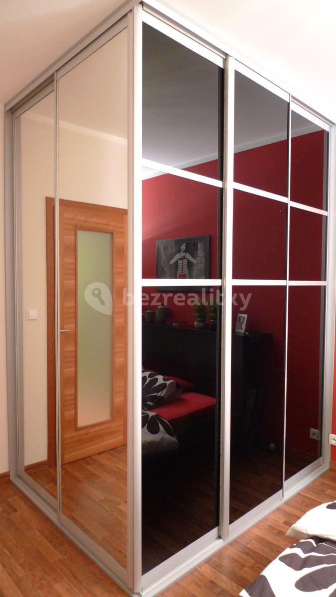 2 bedroom with open-plan kitchen flat to rent, 84 m², Dragounská, Prague, Prague