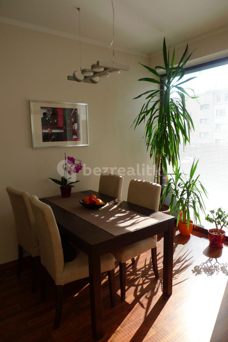 2 bedroom with open-plan kitchen flat to rent, 84 m², Dragounská, Prague, Prague