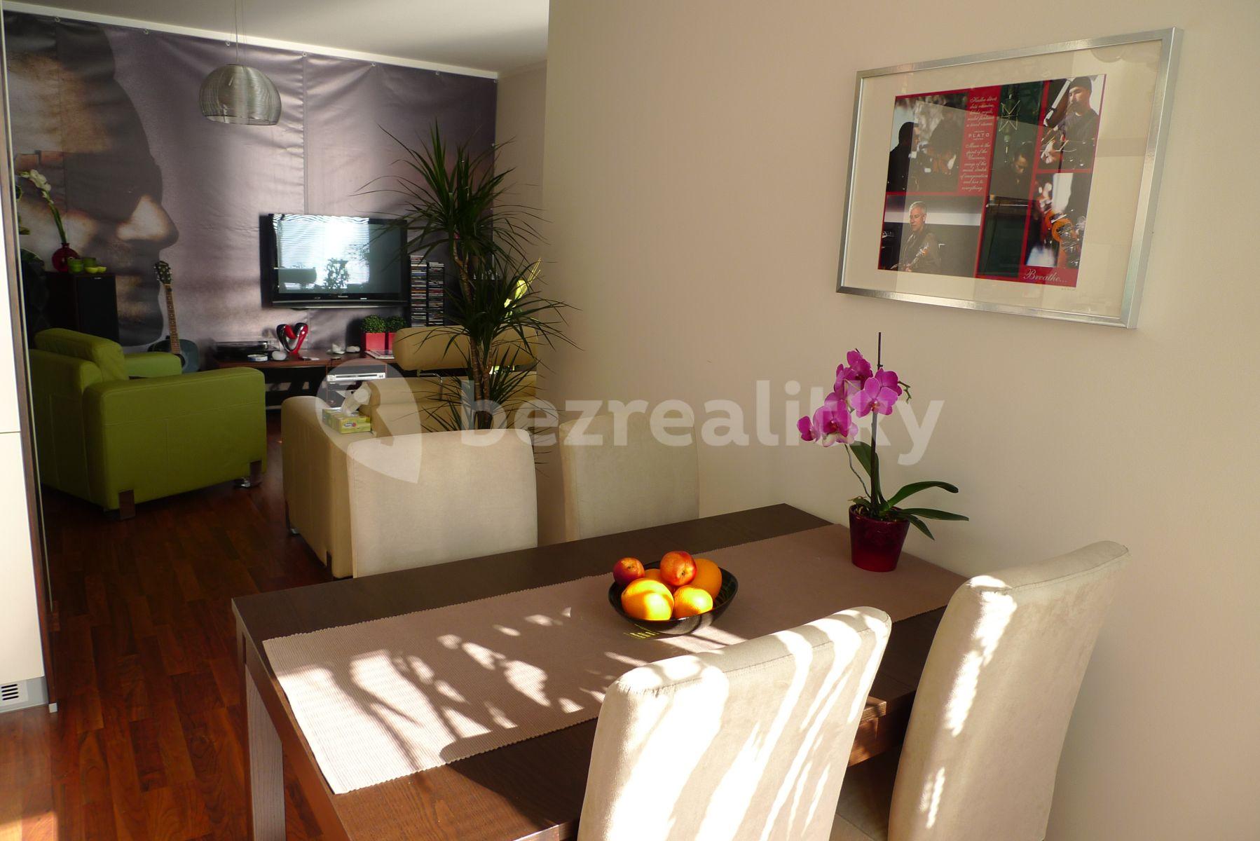 2 bedroom with open-plan kitchen flat to rent, 84 m², Dragounská, Prague, Prague