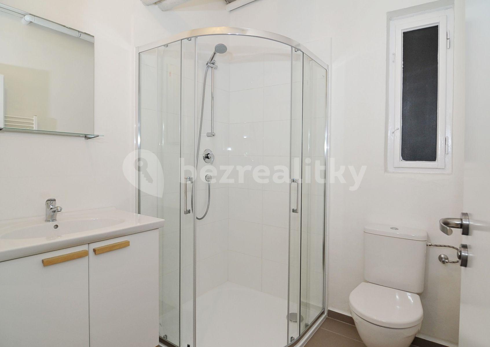 Studio flat to rent, 23 m², Přístavní, Prague, Prague