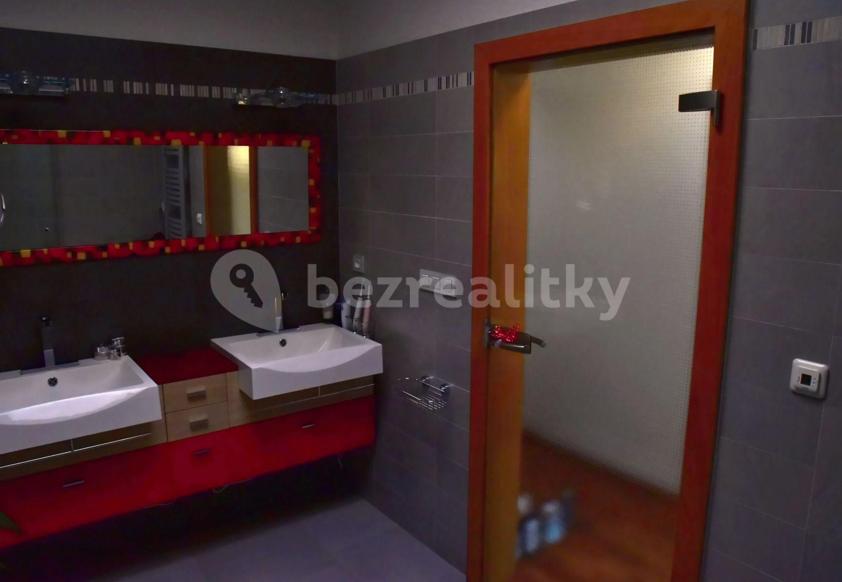 3 bedroom with open-plan kitchen flat for sale, 201 m², Marciho, Prague, Prague