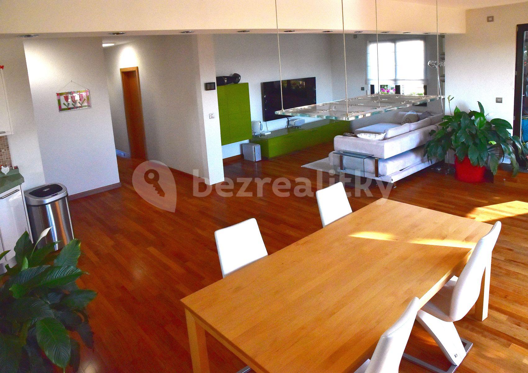 3 bedroom with open-plan kitchen flat for sale, 201 m², Marciho, Prague, Prague