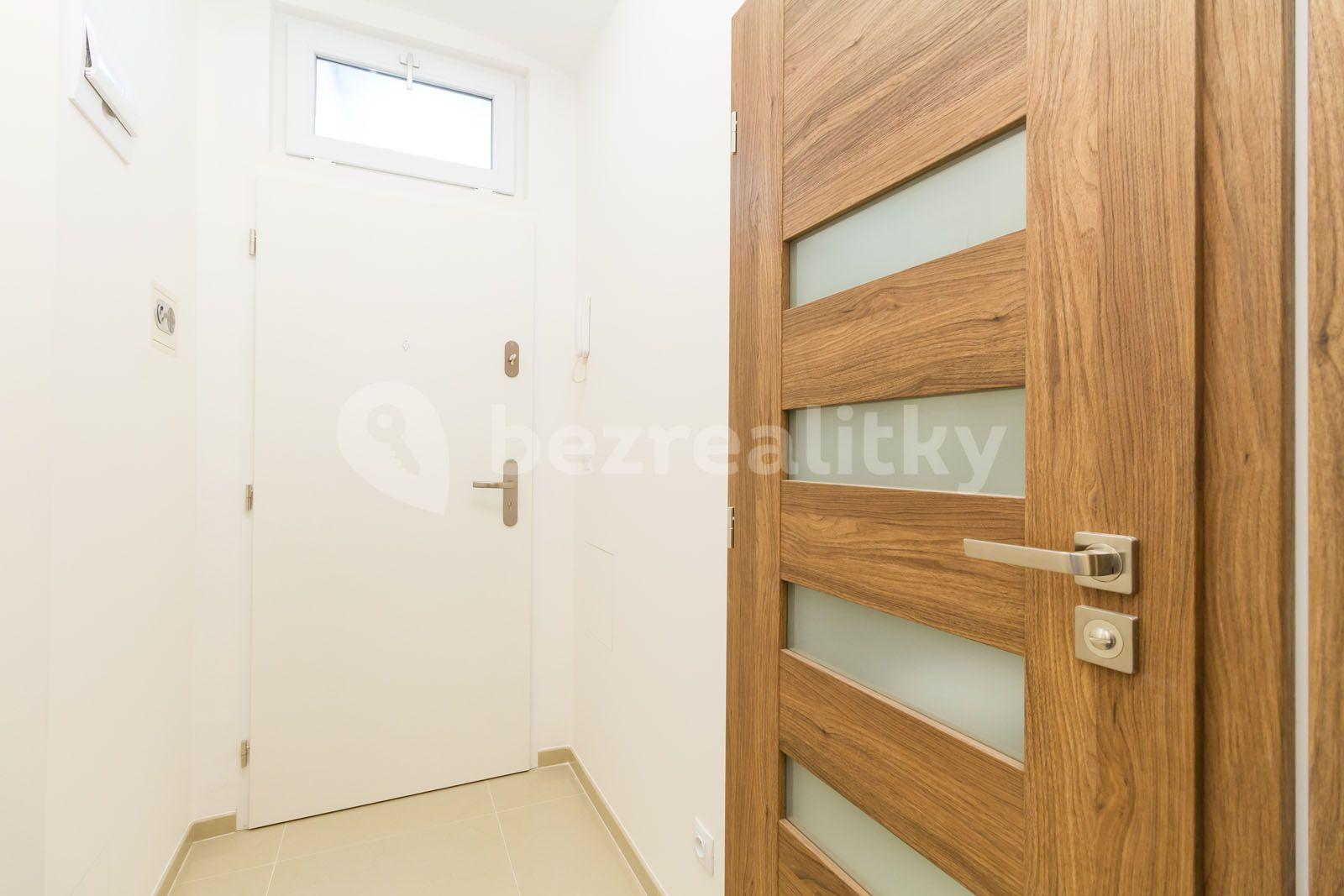 Studio flat to rent, 30 m², Milíčova, Prague, Prague