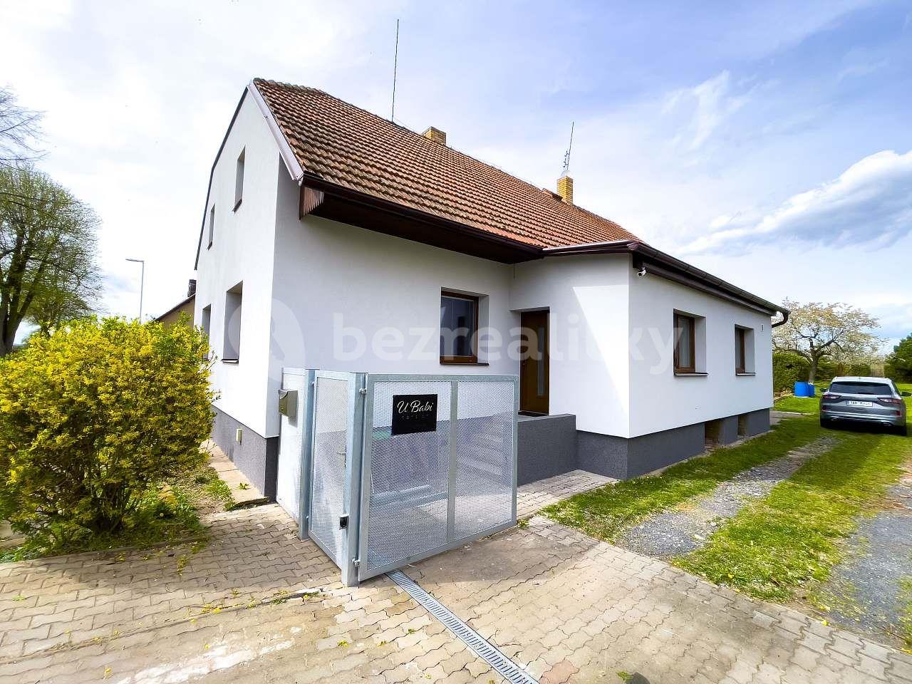 recreational property to rent, 0 m², Chrášťany, Středočeský Region