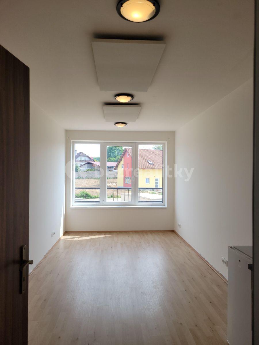 Studio flat to rent, 24 m², Škvorec, Středočeský Region