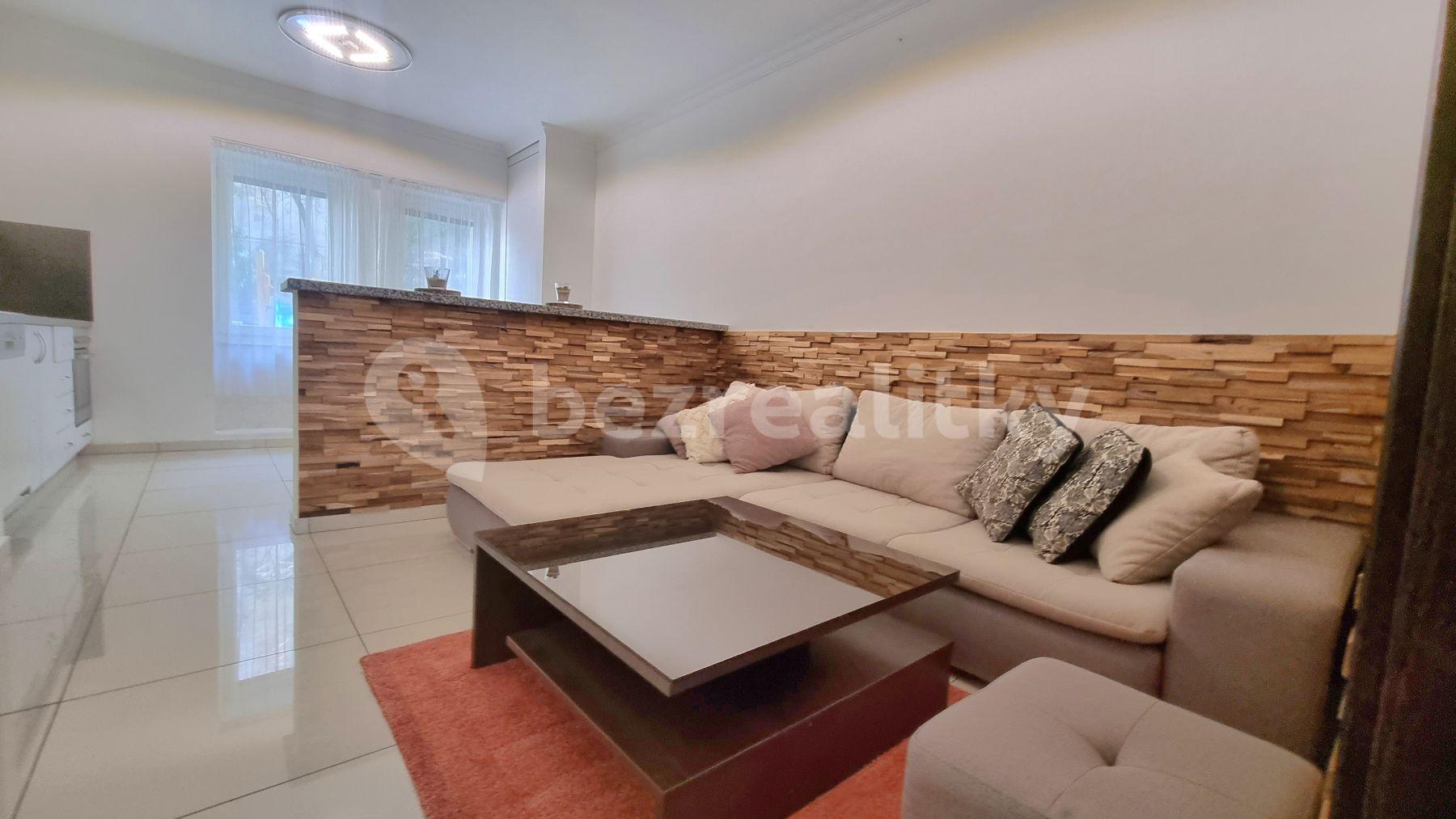 3 bedroom flat to rent, 95 m², Kozia, Bratislava - mestská časť Staré Mesto, Bratislavský Region