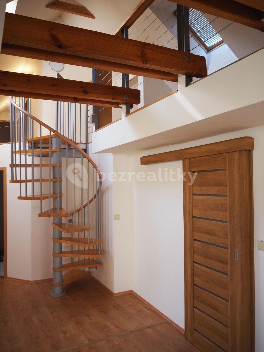 3 bedroom with open-plan kitchen flat to rent, 185 m², Staroměstské náměstí, Mladá Boleslav, Středočeský Region