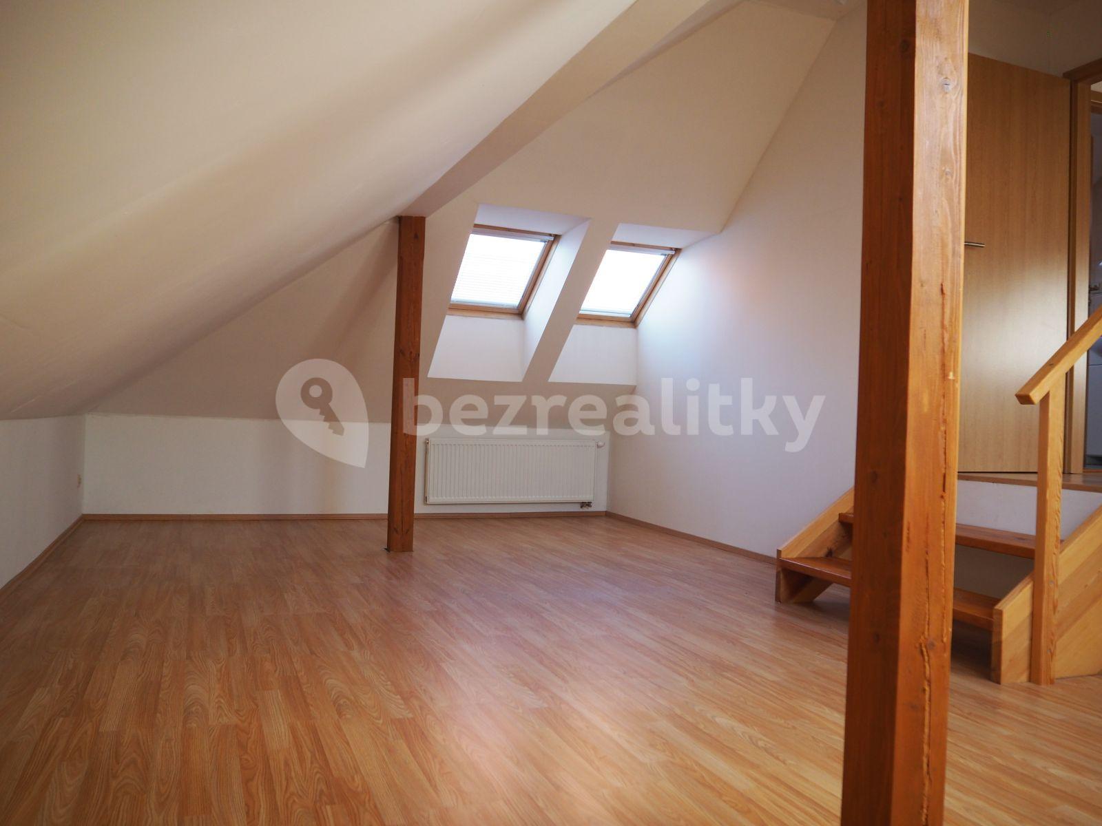 3 bedroom with open-plan kitchen flat to rent, 185 m², Staroměstské náměstí, Mladá Boleslav, Středočeský Region