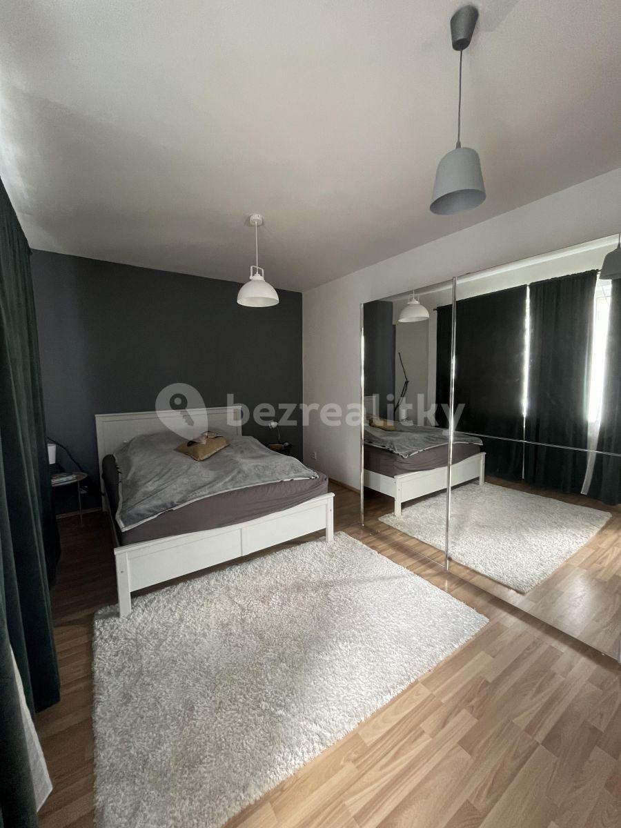 3 bedroom flat to rent, 70 m², U Bazénu, Prague, Prague