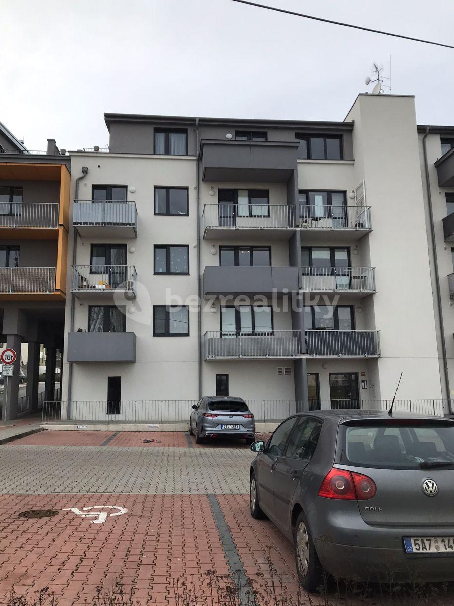 Studio flat to rent, 34 m², Velvarská, Horoměřice, Středočeský Region