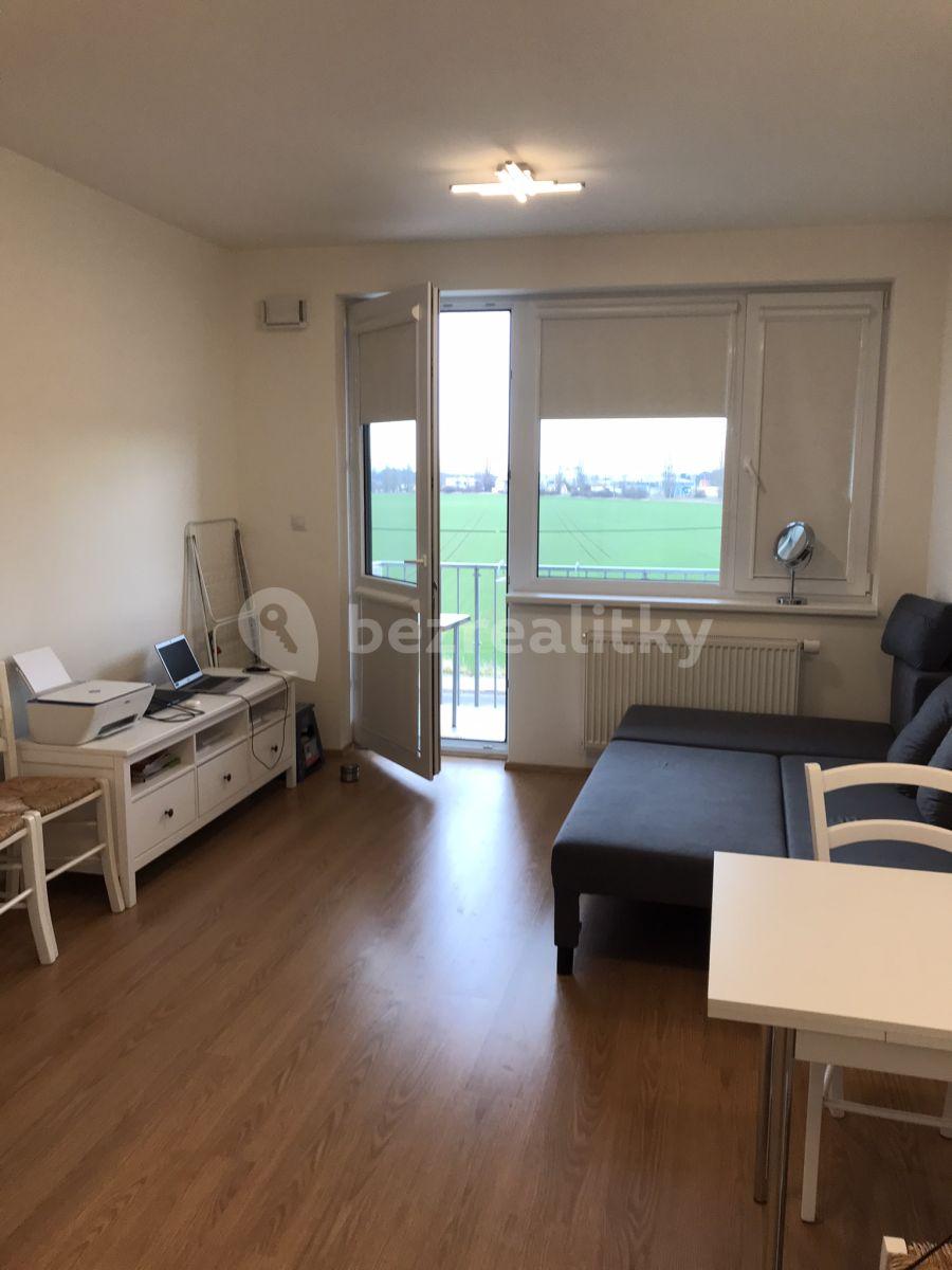 Studio flat to rent, 34 m², Velvarská, Horoměřice, Středočeský Region