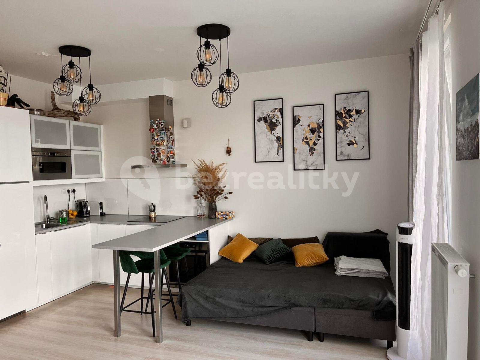 Studio flat to rent, 36 m², Emy Destinové, Jinočany, Středočeský Region