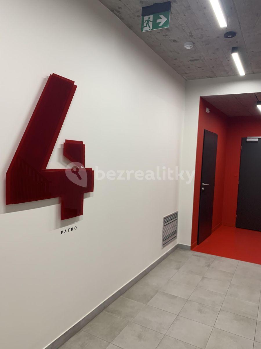 Studio flat to rent, 30 m², Poděbradská, Prague, Prague