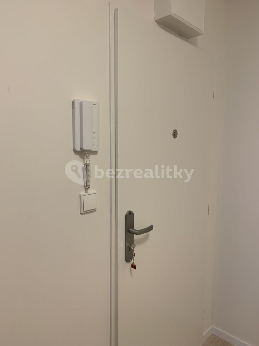 Studio flat to rent, 30 m², Poděbradská, Prague, Prague