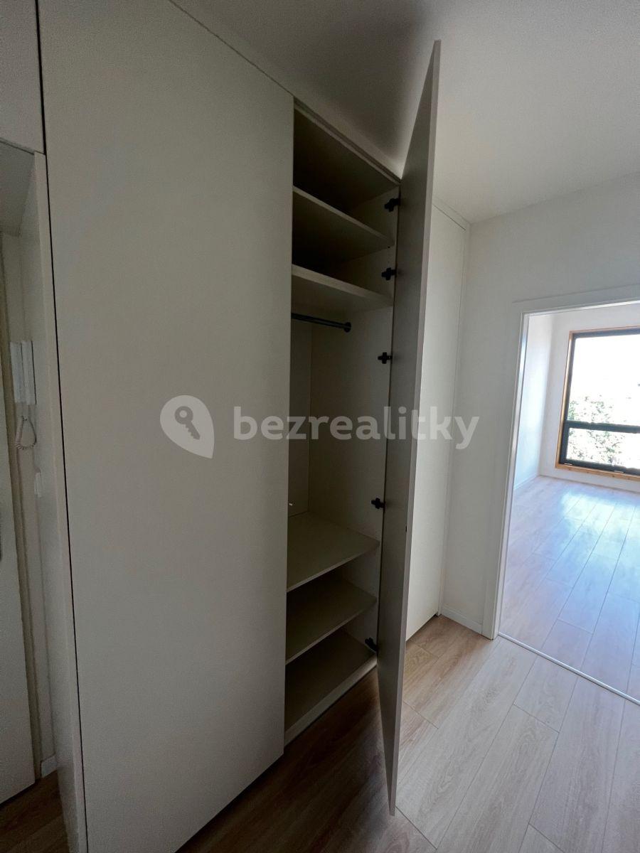 Studio flat to rent, 31 m², Poděbradská, Prague, Prague