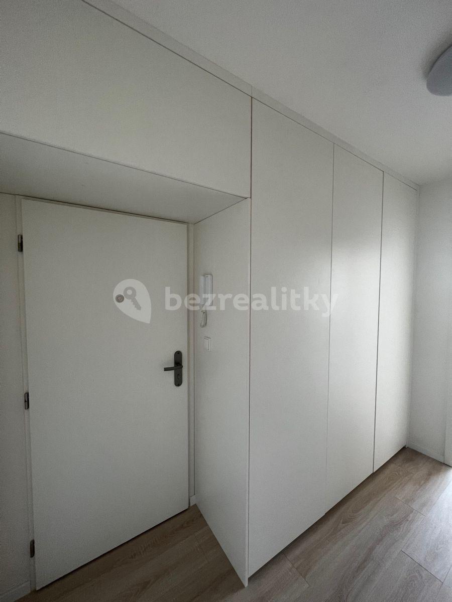 Studio flat to rent, 31 m², Poděbradská, Prague, Prague