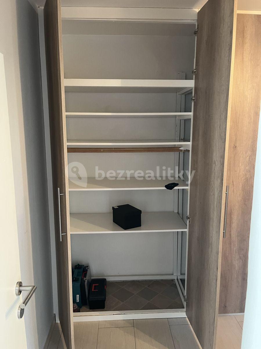 Studio flat to rent, 35 m², Vysočanská, Prague, Prague