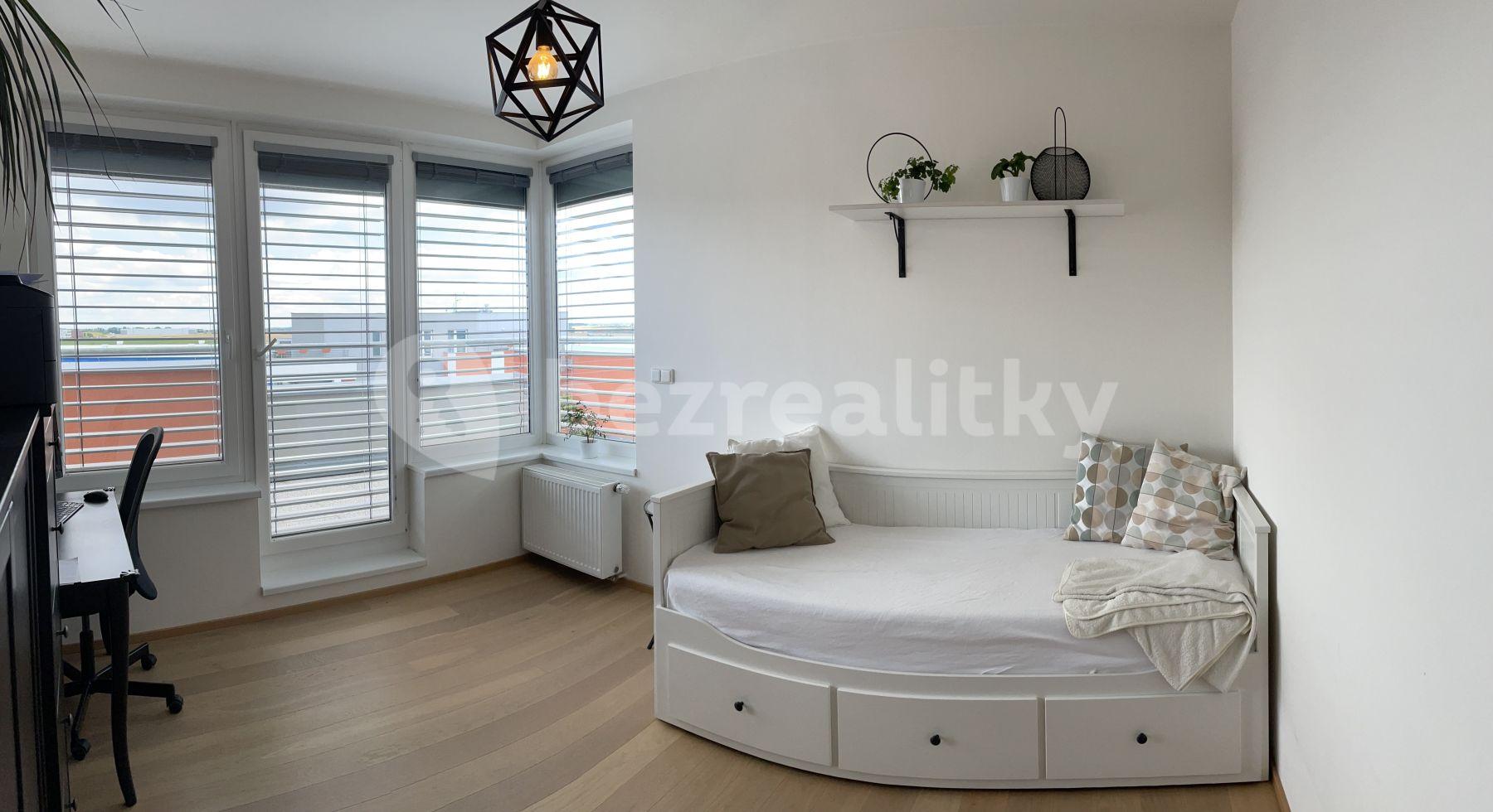 3 bedroom with open-plan kitchen flat to rent, 118 m², Milotická, Prague, Prague