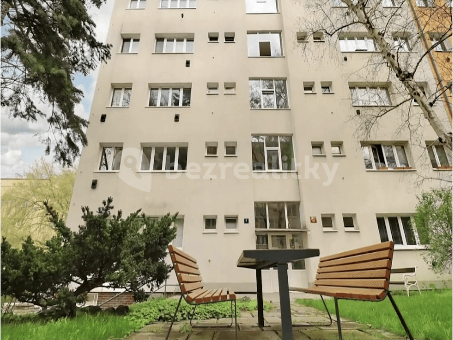 1 bedroom with open-plan kitchen flat to rent, 43 m², Svojsíkova, Prague, Prague