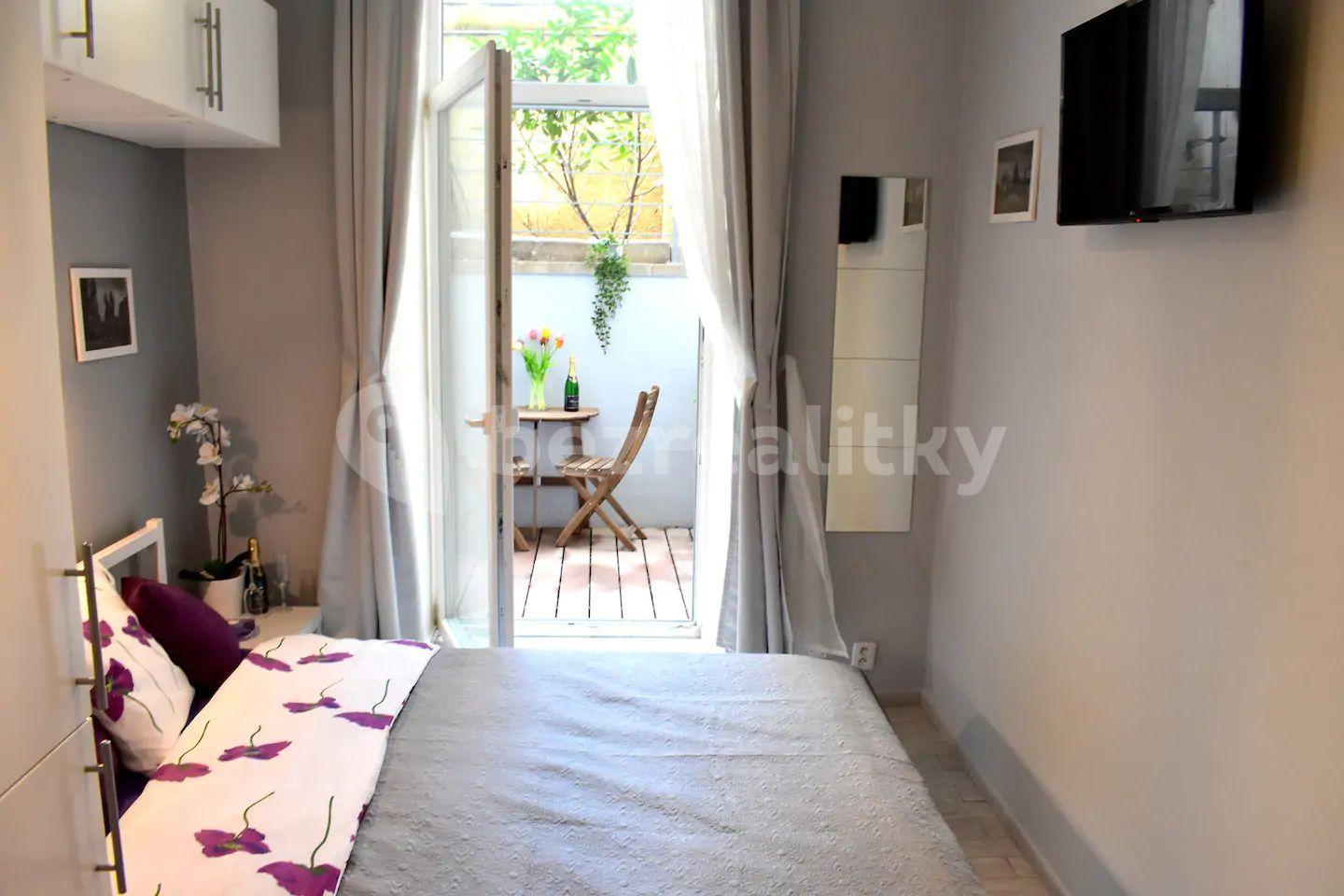 Small studio flat to rent, 19 m², Novákových, Prague, Prague