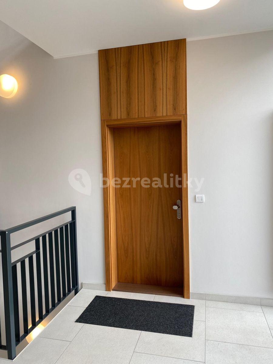 Studio flat to rent, 58 m², Radičova, Prague, Prague