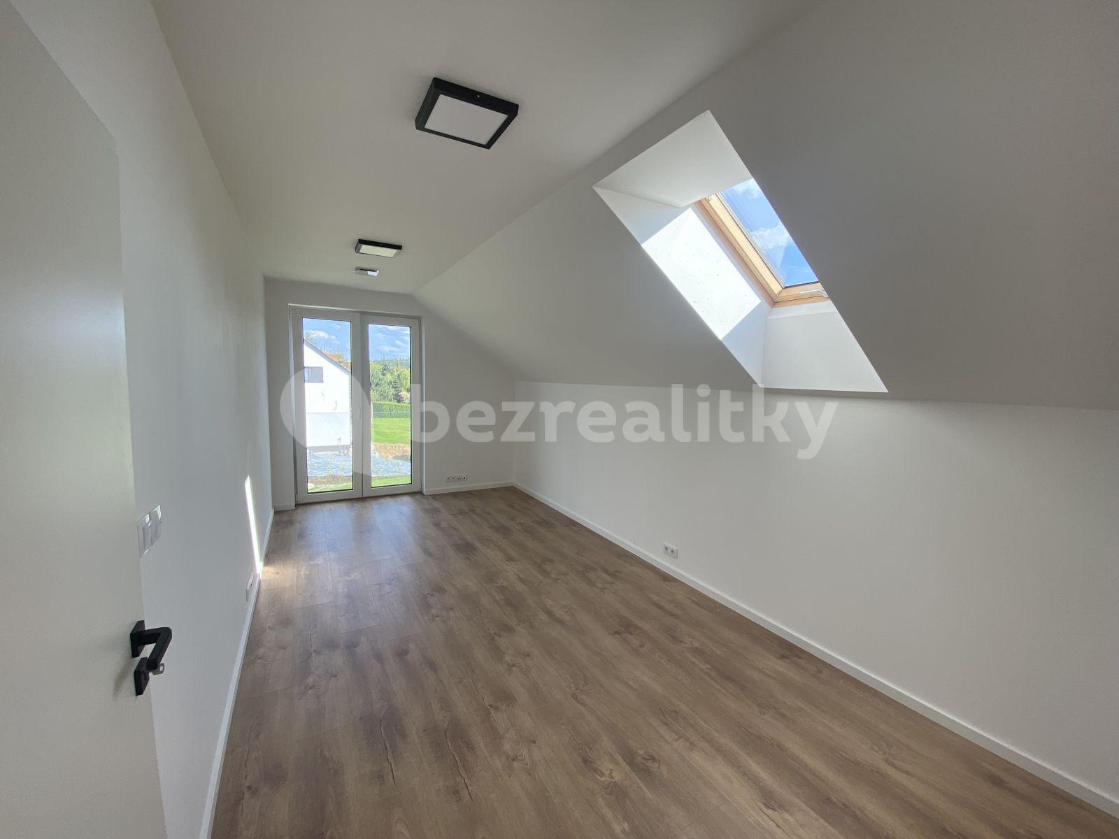 house to rent, 168 m², Stromová, Všestary, Středočeský Region