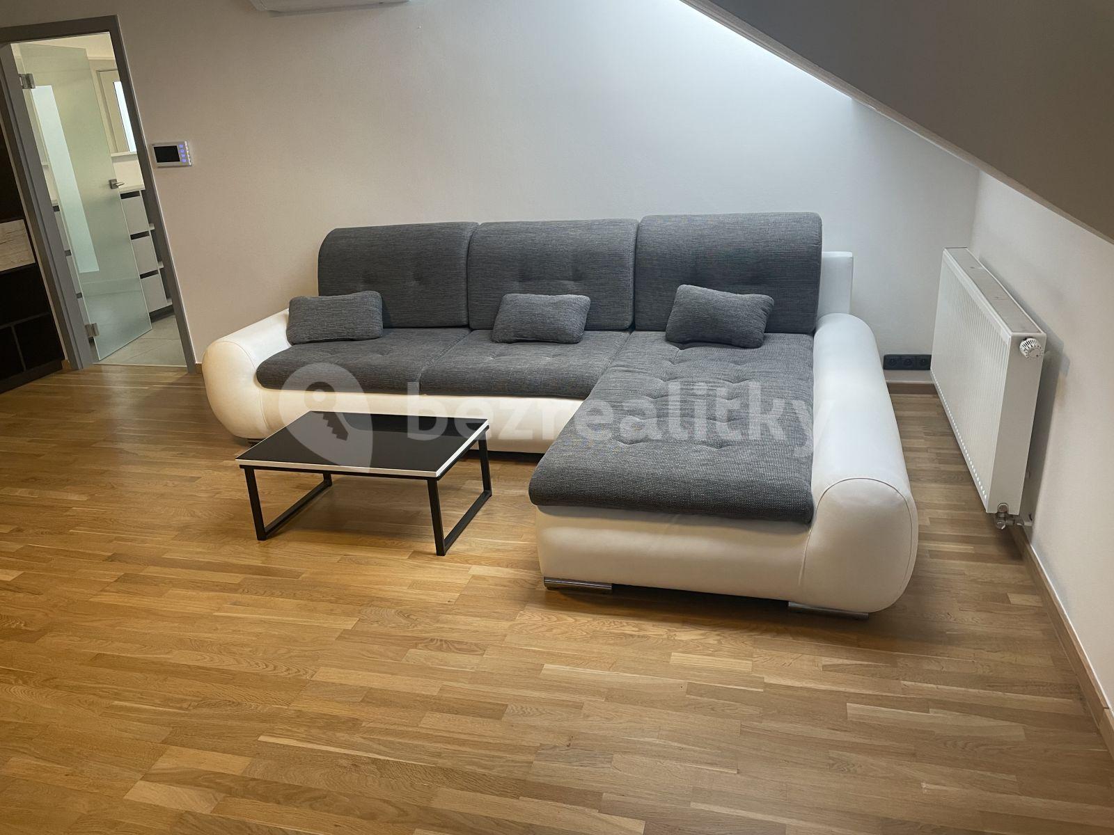 2 bedroom with open-plan kitchen flat to rent, 65 m², Dobrovského, Mělník, Středočeský Region