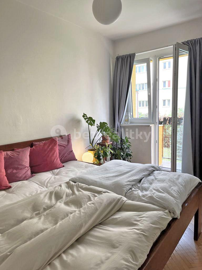 1 bedroom with open-plan kitchen flat to rent, 56 m², U Městských domů, Prague, Prague