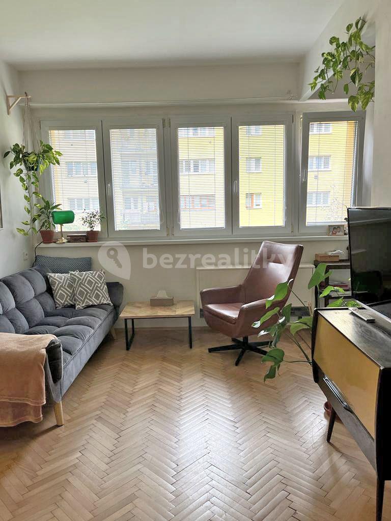 1 bedroom with open-plan kitchen flat to rent, 56 m², U Městských domů, Prague, Prague