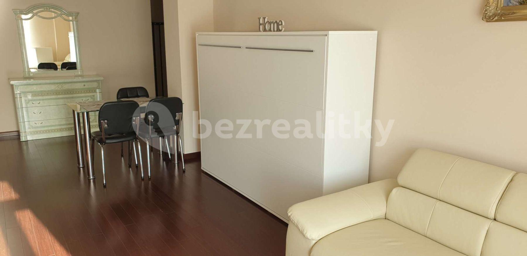 1 bedroom with open-plan kitchen flat to rent, 61 m², Chebská, Karlovy Vary, Karlovarský Region