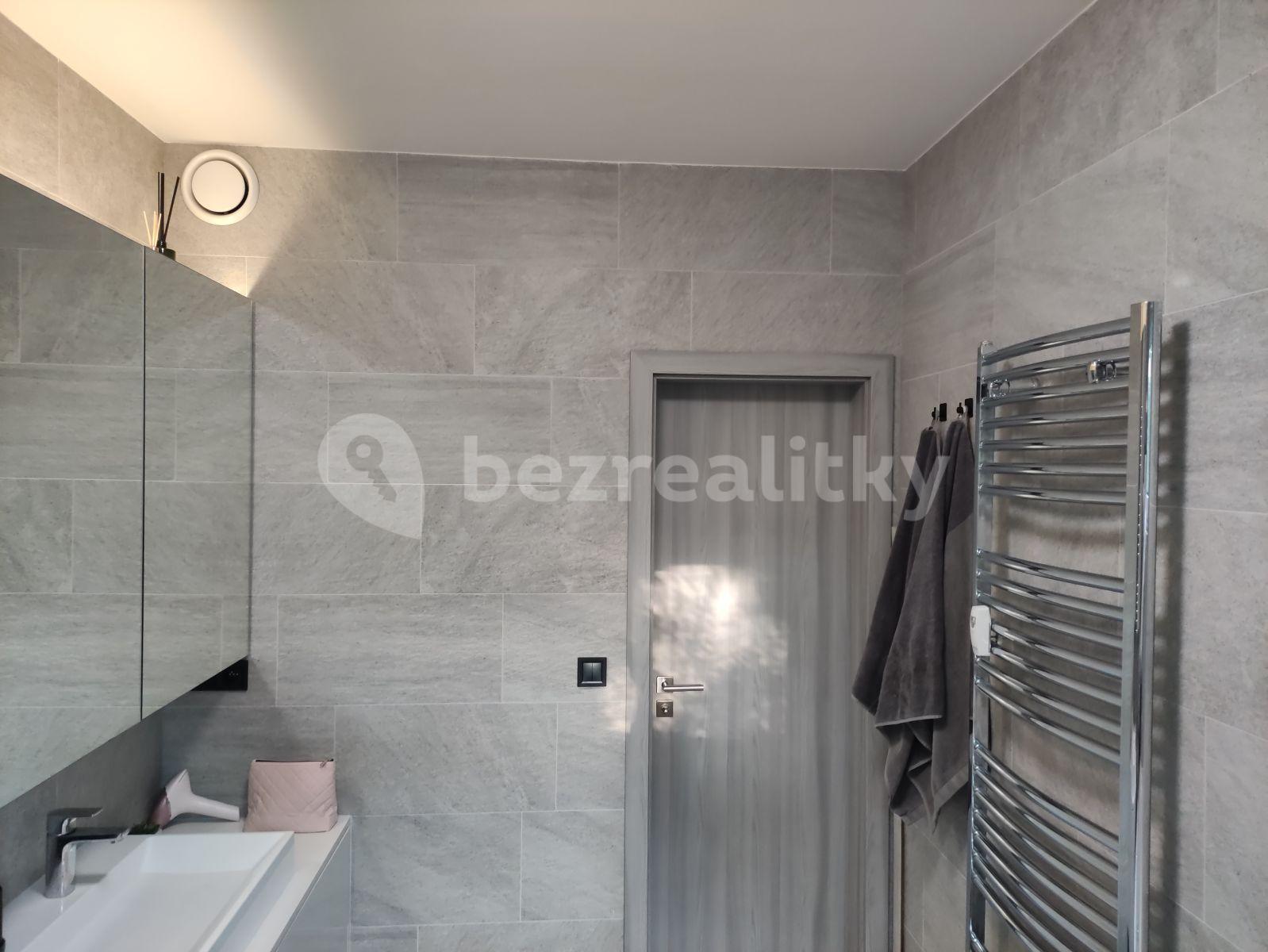 2 bedroom with open-plan kitchen flat for sale, 89 m², Záběhlická, Prague, Prague