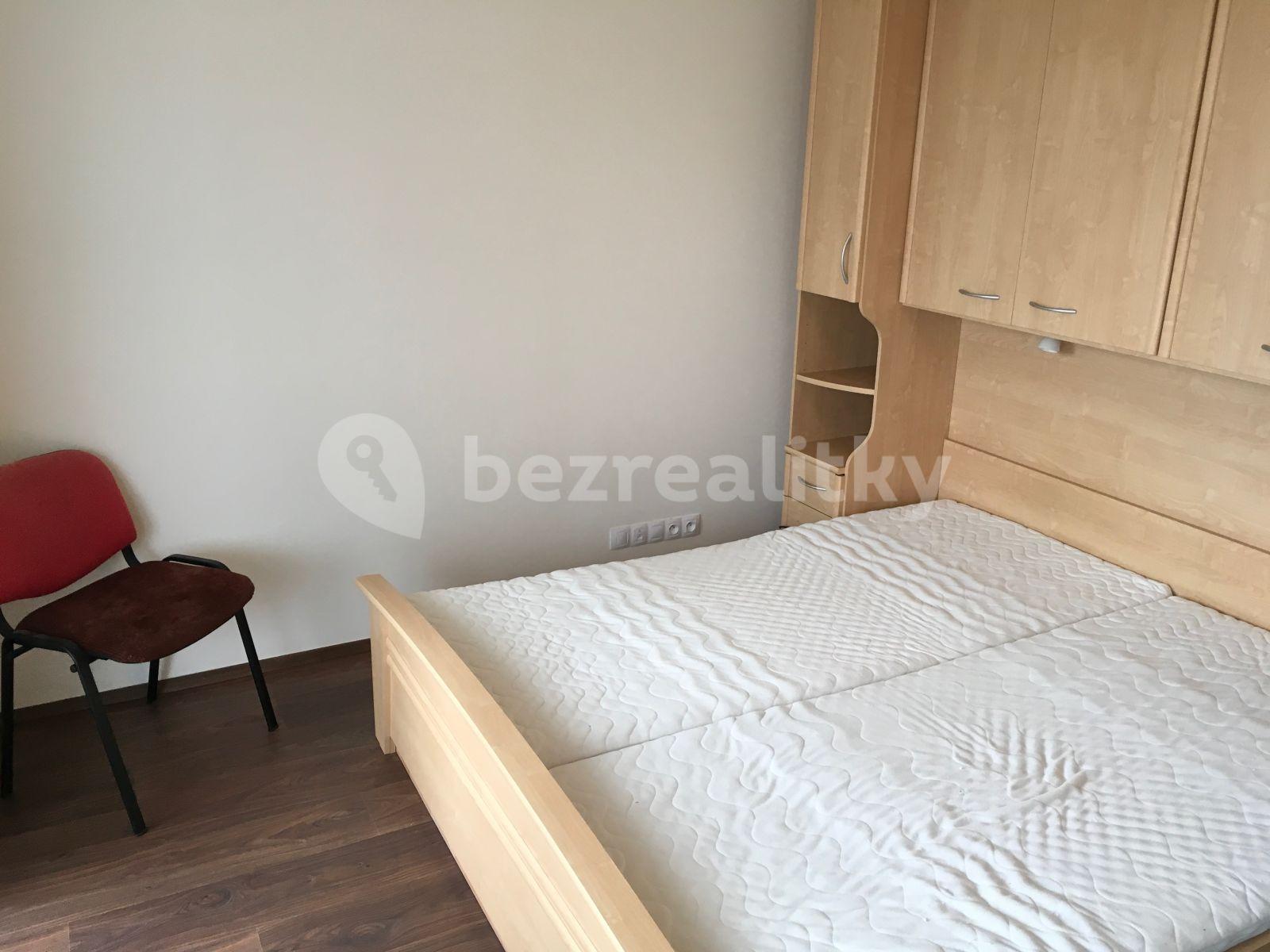 3 bedroom with open-plan kitchen flat to rent, 91 m², Mantovská, Prague, Prague