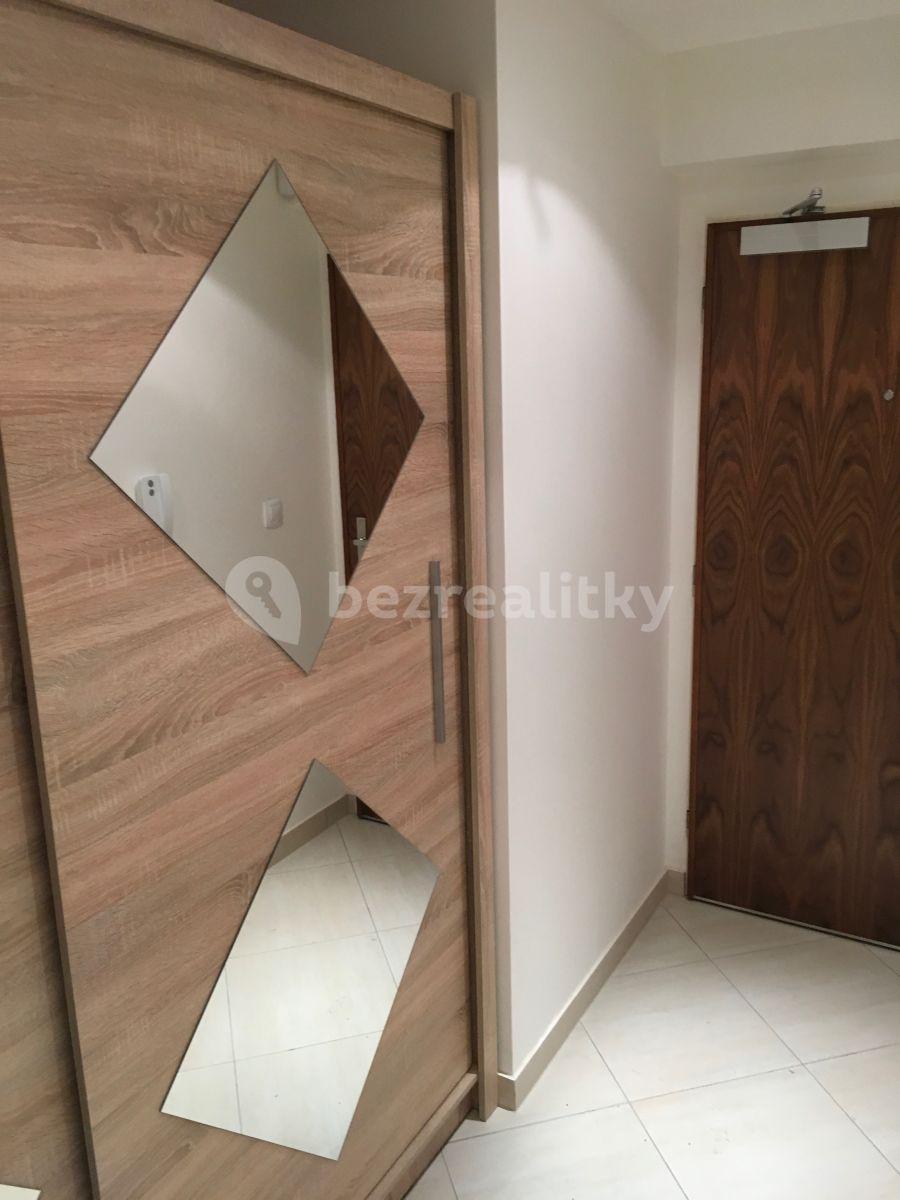 3 bedroom with open-plan kitchen flat to rent, 91 m², Mantovská, Prague, Prague